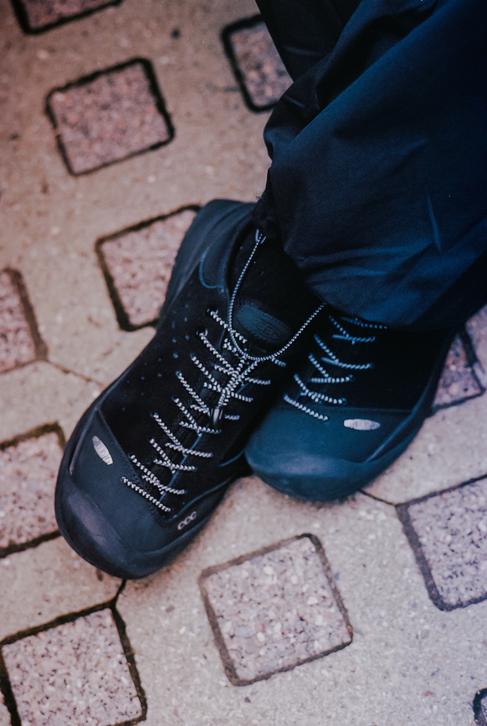 CITY COUNTRY CITYとKEENが提案！夜のキャンプにも映える次世代の足元「JASPER Ⅲ」