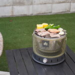 おうちBBQのあと、そのまま暖房に！？ロゴス新作「無煙 メシ暖房グリル」が便利すぎた