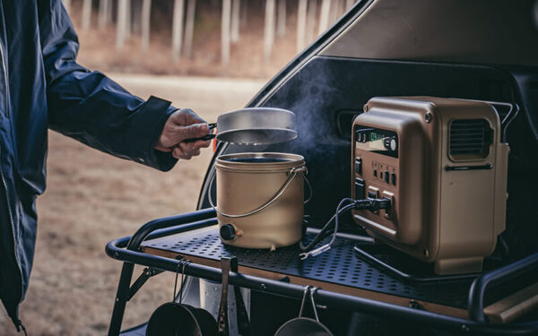 【新商品】火を使わず車内やテントでも安心！NESTOUTからマルチに使える電気調理器『COOKER-1』が誕生！