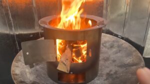 【2,000円以下】めちゃくちゃ楽しい!「調理用薪ストーブ」をYouTuber FUKUがレビュー