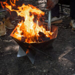 グループキャンプの宴に！ハイランダーの人気焚き火台「六花（りっか）」に豪快な『BIGサイズ』が登場