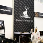 【完売注意】今しか買えない“鹿番長”も。キャプテンスタッグ50周年「黒×金」限定ギアが発売開始！